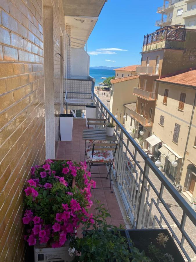 Affittacamere Via Roma 12 Follonica Exterior photo