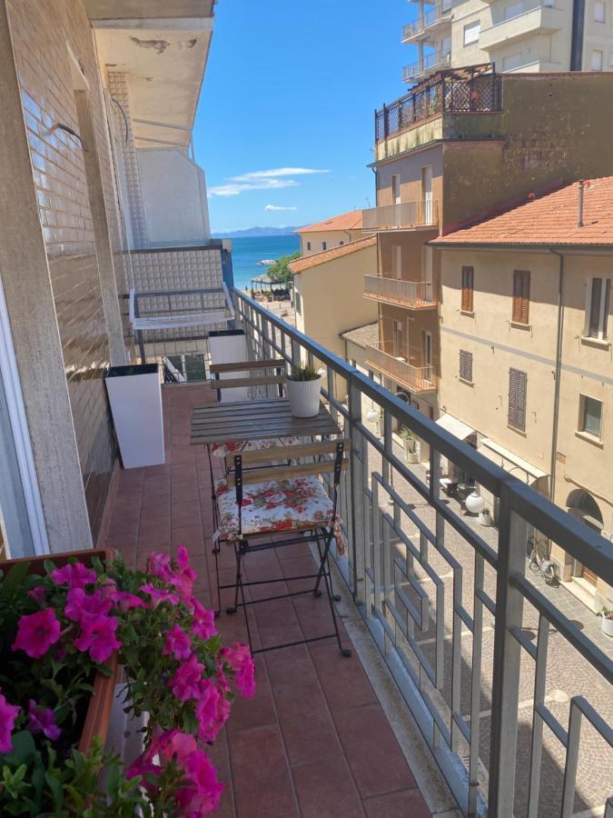 Affittacamere Via Roma 12 Follonica Exterior photo